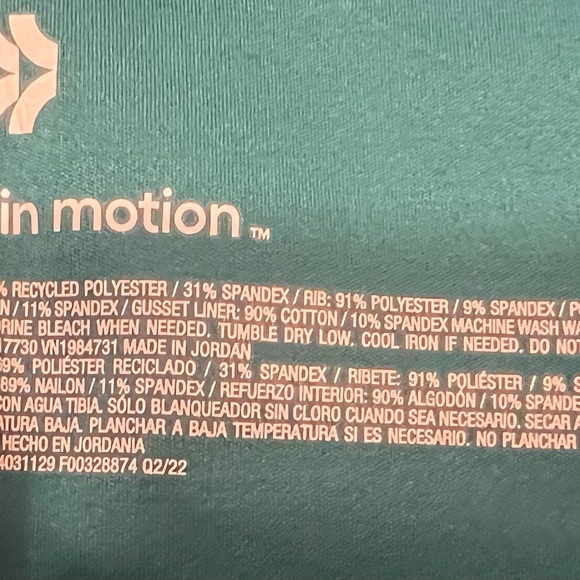 ALL IN MOTION Woman's High-Rise Leggings with Zipper Pockets​​​ - Picture 6 of 7